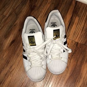 Adidas Superstars👣
